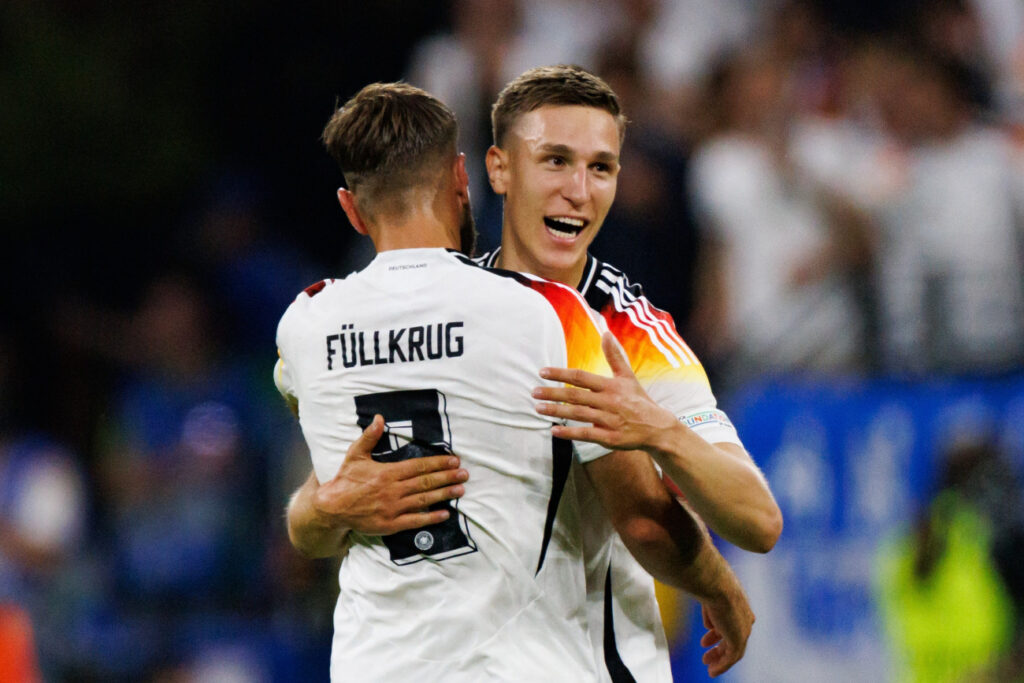 Nico Schlotterbeck und Füllkrug im Dress der Nationalmannschaft.